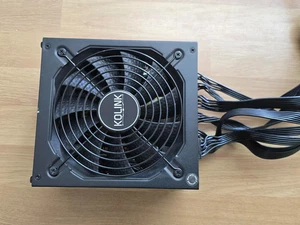 Kolink Continuum 850W 80+ Pt alimentation modulaire 20+4 broches, 2x 6+2 broches, 8 broches 12V, 4x SATA - Photo 1/4