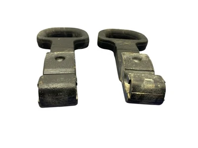 RAM 2500 2022 JUEGO GANCHOS DE REMOLQUE DELANTEROS IZQUIERDO Y DERECHO (2) Foto 1 de 4