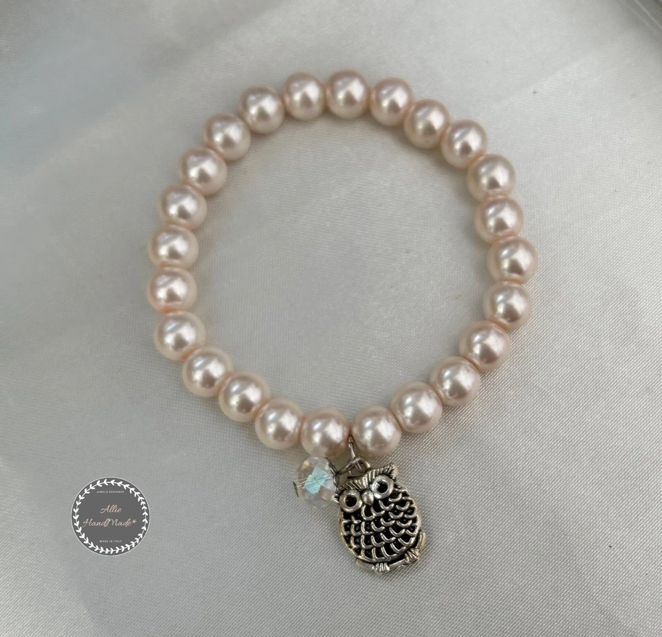 Bracciale elastico donna perle rosa chiaro, ciondolo gufo con cristallo - Immagine 1 di 1
