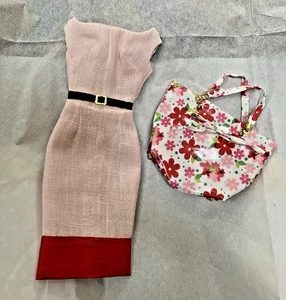 Matisse für Barbie Silkstone rosa Kleid mit rotem Rand & Druck Plastik Tragetasche - Bild 1 von 4