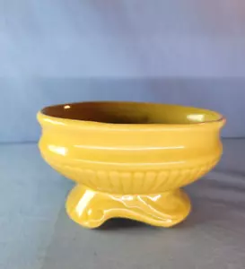 Jarrón de cerámica artística amarillo esmaltado con patas vintage maceta ovalada mostaza - Imagen 1 de 6