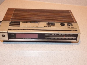 Vintage GE Model 7-4634B Electronic Digital Alarm Clock Radio WORKING TESTED 80s - Picture 1 of 7