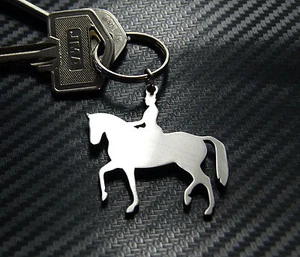 CABALLO DE VESTIR Llavero Llavero Llave Acero Inoxidable Pony Montar Ecuestre Regalo - Imagen 1 de 1