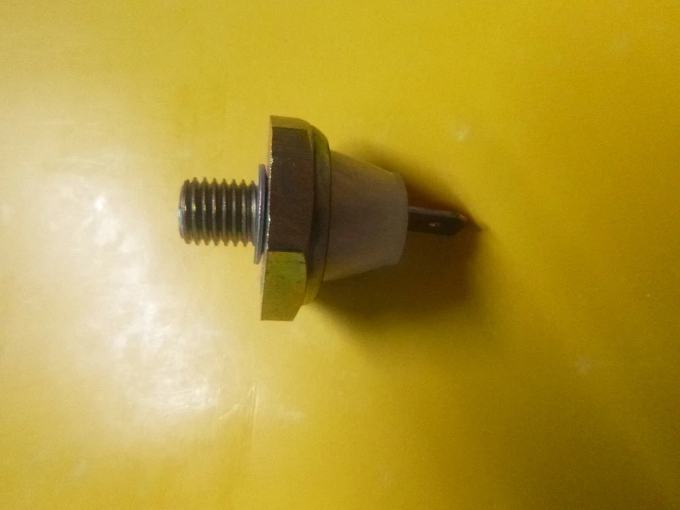 Presostato de aceite Land Rover 4 y 6 cil hasta 84 (art.1049C) Foto 1 de 1