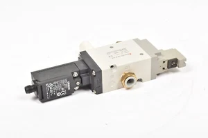 SMC VP742-5YZ1-04F-M-X536 Magnetventil & OMRON D4N-9B31 Endschalter - 24VDC - Gu - Bild 1 von 5