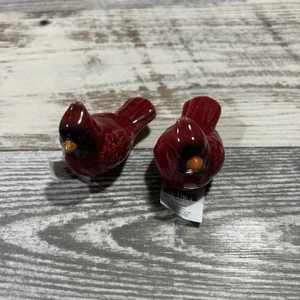 Cracker Barrel Cardinal Salz und Pfefferstreuer rot Vogel Urlaub Weihnachten 2025; - Bild 1 von 1