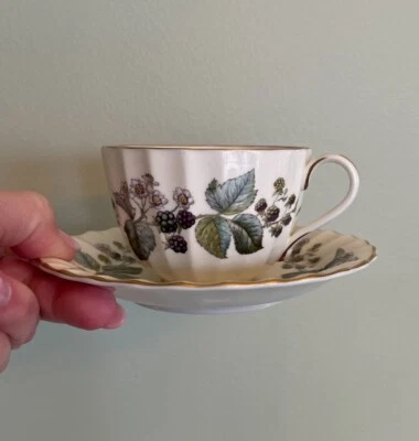 Taza de café y platillo vintage Royal Worcester "LAVINIA" Foto 1 de 4