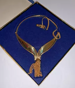 Avon Vintage Choker Style Gold Tone Necklace with Tassel Signed Jewelry 18" in - Foto 1 di 8
