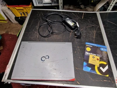 Fujitsu LifeBook U745 14" Laptop i7-5600U 2.60 GHz 8GB 265GB SSD Windows - Image 1 of 4