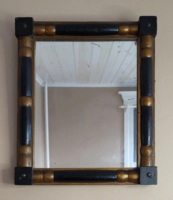 Antiguo espejo de columna dividida con giros de anillo dorado ☆ mediados del siglo XIX ☆ 13 x 11 Foto 1 de 4