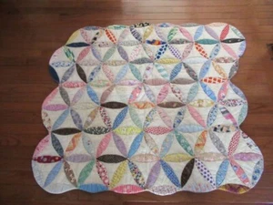 VTG 40'S HANDMADE SPINNING WHEEL MUSLIN FEED SACK FABRIC LAP QUILT TABLE RUNNER - Picture 1 of 8