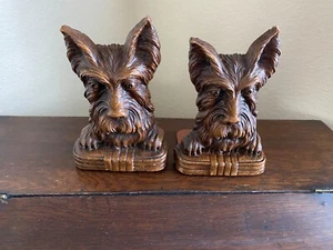 Vintage Scottie Dog Buchstützen - Syroco, Metallfuß, gefilzter Boden - Bild 1 von 4