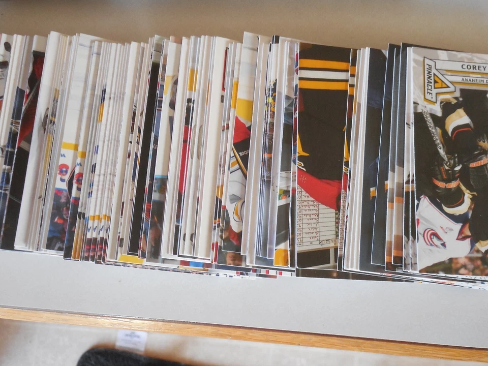 2010/2011 Pinnacle hockey base 1-200 U PICK - Image 1 of 1