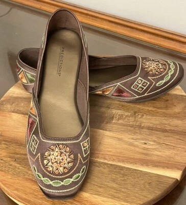 Sapatos Predictions tamanho 7 lantejoulas bordadas multicoloridas hippie boho goblincore - Imagem 1 de 4