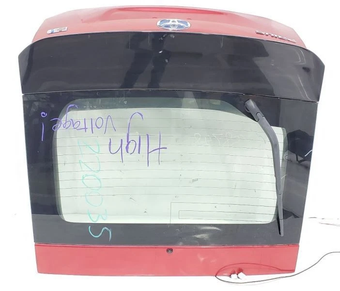 Красный хэтчбек Barcelona от оригинального производителя 2010 2011 Toyota Prius 4 двери - Изображение 1 из 4