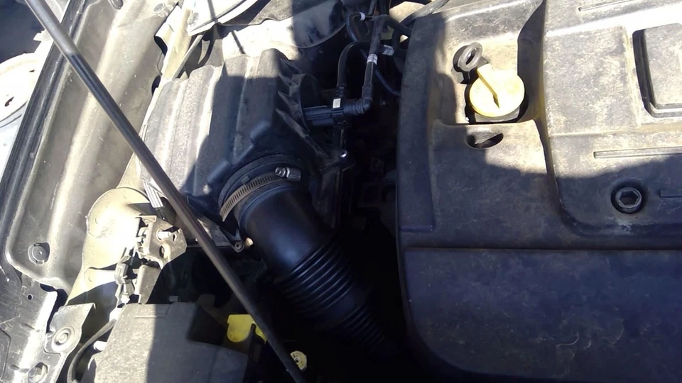 Filtro de aire 1,4 L turbo transmisión manual compatible con 15-18 RENEGADE 5214443 Foto 1 de 4