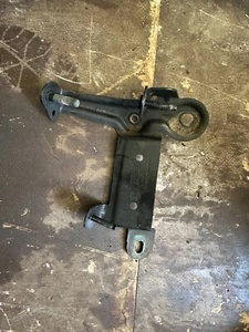 FORD S-MAX 2010-2015 ABS Pump Holder 6G9N2B389CF - Picture 1 of 3