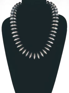 Handgefertigte Sterlingsilber Untertasse Perlenkette von Navajo Künstler Bryannen Halwood - Bild 1 von 3