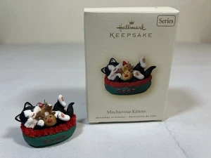 Hallmark Keepsake Ornament Traviesous Kittens 12º en Serie Gris Blanco Hilo - Imagen 1 de 1