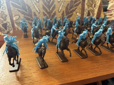 Regimientos de húsares Italeri 54 mm 34 caballos y jinetes/3 estilos de regimiento napoleónicos Foto 1 de 4