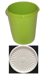 Tupperware Servalier Canister 5 Cup Solid Green w/ White Press N Seal Lid New - Picture 1 of 1