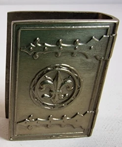 Streichholzschachtelhalter Fleur de Lis Relief Streichholz Etui Buchform Vtg. - Bild 1 von 7