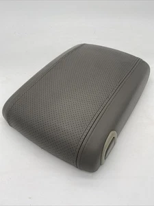 03-06 GMC YUKON DENALI ESCALADE ARMREST ARM REST FRONT CENTER CONSOLE LID OEM - Picture 1 of 7