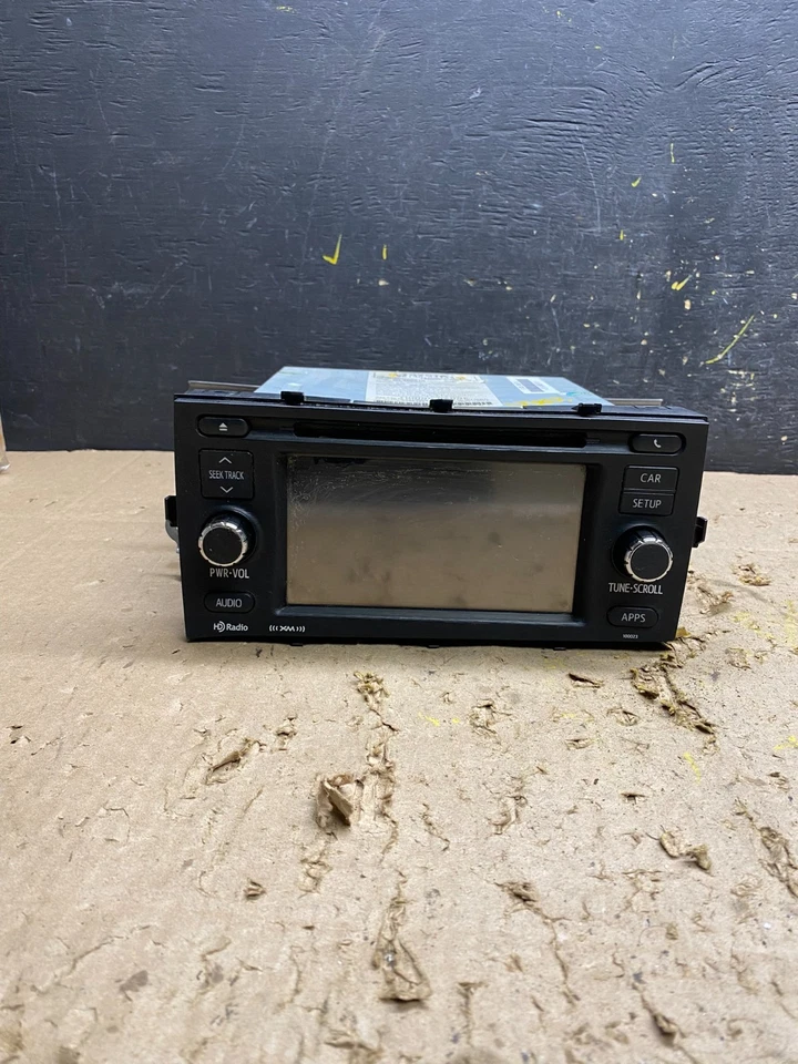 2012年至2014年丰田普锐斯C收音机立体声接收器屏幕显示原始设备制造商U5802 DG — 第 1/4 张图片