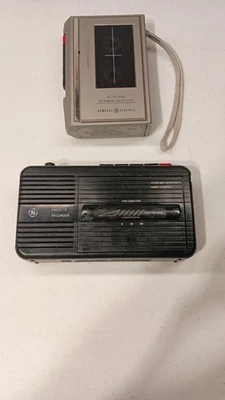 Dos reproductores de casete General Electric de colección. No probado Foto 1 de 2