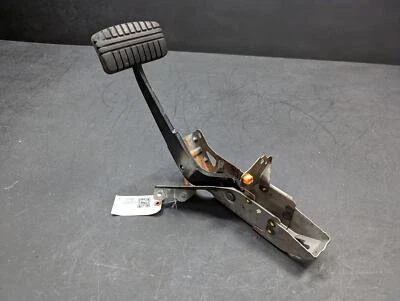 Pedal de freno 2017 Mitsubishi Mirage 2018 2019 2020 Foto 1 de 4