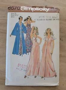 Simplicity 6670 Vintage Women's Nightgown Bell Sleeve Keyhole Robe Size 10 Uncut - Picture 1 of 2