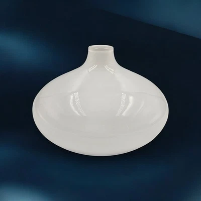 Jarrón de vidrio soplado a mano IKEA Salong blanco 4" h x 5" con Johanna Jelinek Foto 1 de 4