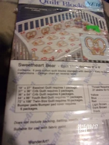 9 Zoll Kinderzimmer Bär hält Herz für Handstickerei -- 6 quadratisch - hübsche Farben - Bild 1 von 4