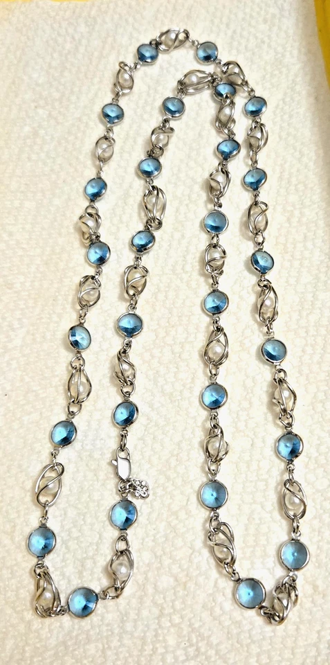 Collar largo Swarovski Swan bisel de cristal azul claro y perlas de imitación enjauladas Foto 1 de 3