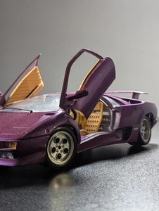 Bburago Burago Lamborghini Diablo 1:18 Scale Diecast Model Car - Picture 1 of 17