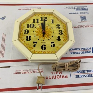 Vintage Daisy Flower 1950’s Timex Wall Clock Model 2193b Octagon 8" Repair/prop - Picture 1 of 9