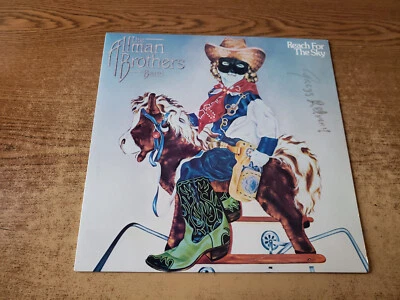 AUTOGRAPHED GREGG ALLMAN 1980s MINT-EXC COVER & VG+ LP  Reach For The Sky LP33 - Image 1 of 4