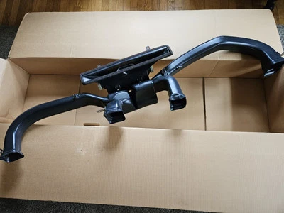 Genuine GM 25821024 Duct Assembly Air Distributor Chevy Silverado GMC Sierra - Imagem 1 de 4