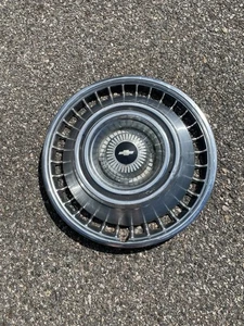 One factory 1963 1964 Chevy Bel Air Impala 14 inch hubcap wheel cover - Picture 1 of 24