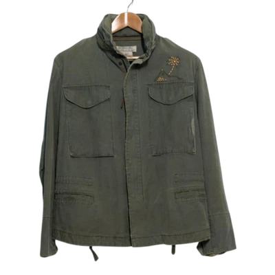 Chaqueta militar de algodón caqui Remi Relief para hombre con tachuelas de flores de metal S Foto 1 de 4