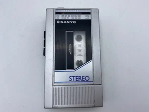 Vintage Sanyo M-G27 tragbarer Kassettenspieler ASIS FÜR TEILE ODER REPARATUR ungetestet - Bild 1 von 2