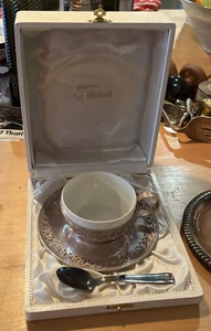 Copa de porcelana en caja Saint Medard Orfevrerie y platillo perforado plato de plata - Imagen 1 de 6