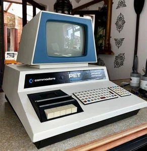 Commodore Pet 2001 Vintage Computer With Blue Bezel, Early Faulty Pls Read Desc - Afbeelding 1 van 22