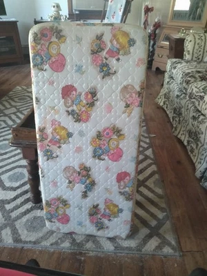 Cochecito de bebé vintage, colchón de cuna Foto 1 de 4