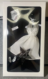 Franklin Mint Marilyn Monroe "Seven Year Itch" White Dress & Accessories - Picture 1 of 2