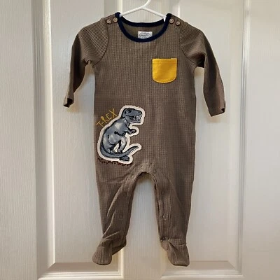 Mud Pie Dino Dinosaurio T-Rex Apliques Tejido Gofre Dormir Footie Niños 3-6 Mos Nuevo con Etiquetas Foto 1 de 4