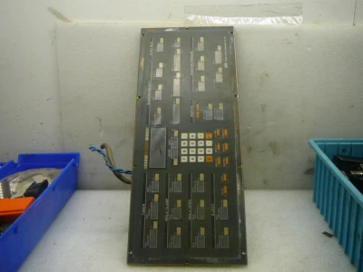 PANEL/TABLERO DE CONTROL DE MÁQUINA DE MOLDEO POR INYECCIÓN NISSEI NC 8000F T-1270 Foto 1 de 4