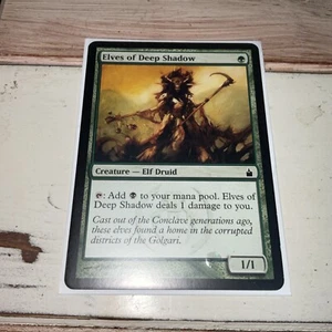 Magic The Gathering - CCG - ELFEN DES TIEFEN SCHATTENS + Schutzhülle - Bild 1 von 2