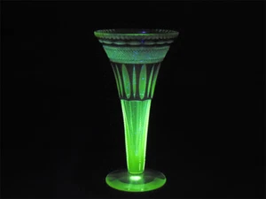 Vaseline Glass Edo Kiriko Showa Retro Uranium Glass   Flower W/Box JAPAN JP - Picture 1 of 10