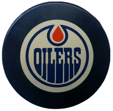 EDMONTON OILERS VINTAGE INGLASCO NHL SHIELD HOCKEY PUCK MADE IN CANADA RARE! Cover